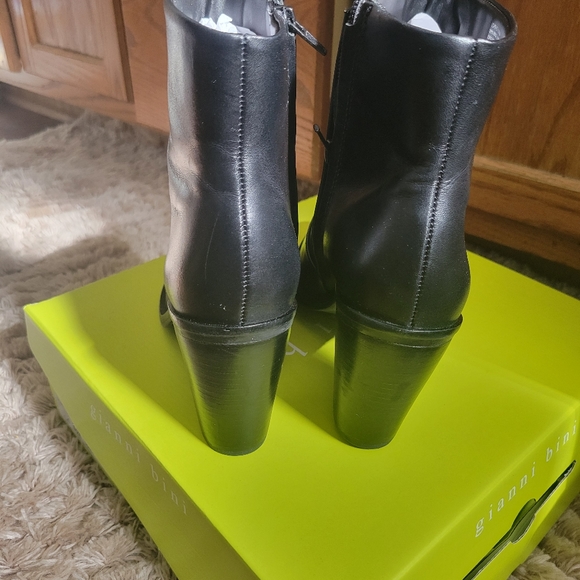 Leather Gianni Bini Western style Bootie - Picture 4 of 6